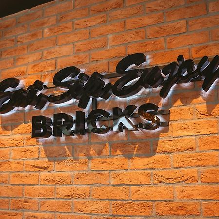 26Bricks Luxury Suites Орадя Экстерьер фото