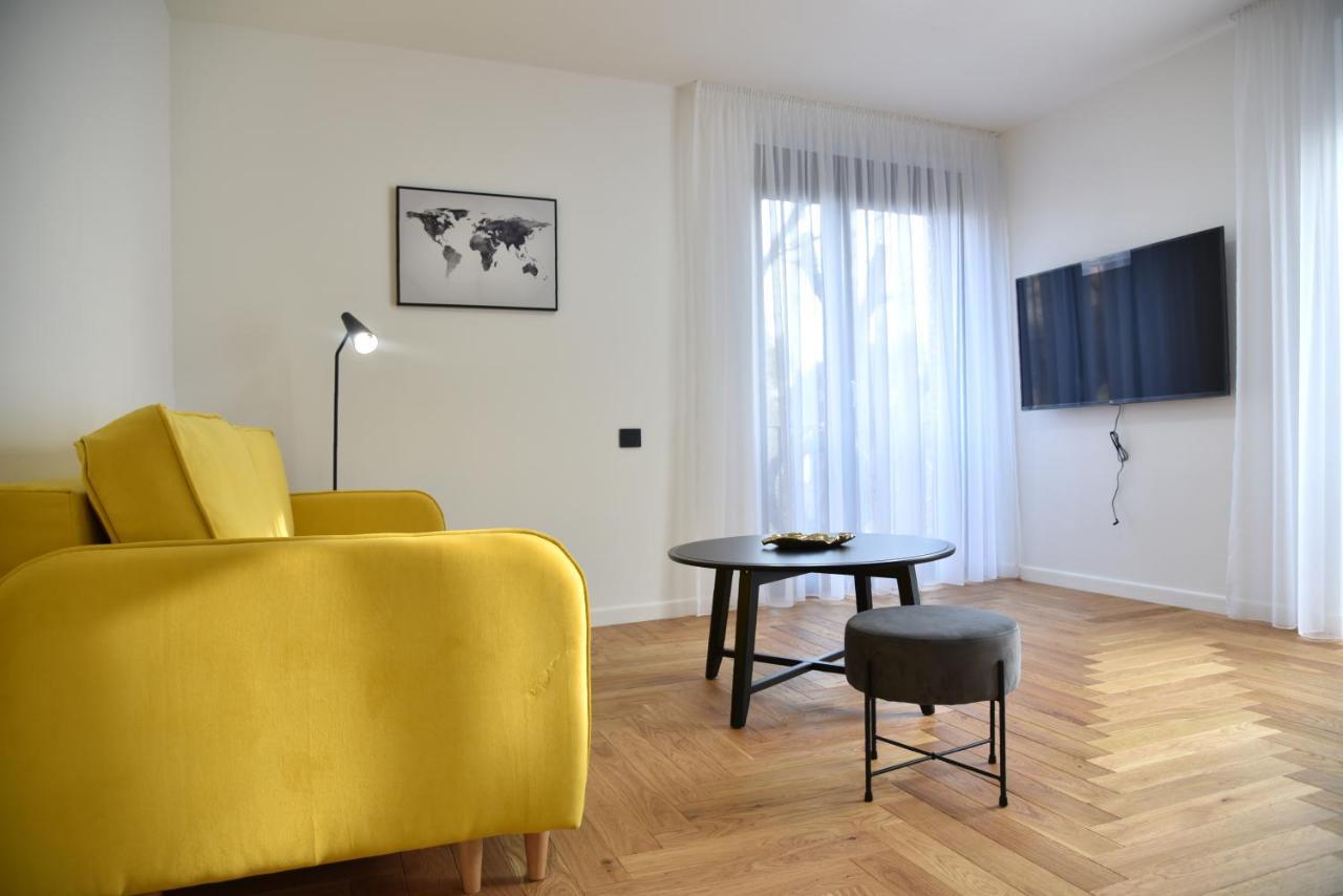 26Bricks Luxury Suites Орадя Экстерьер фото
