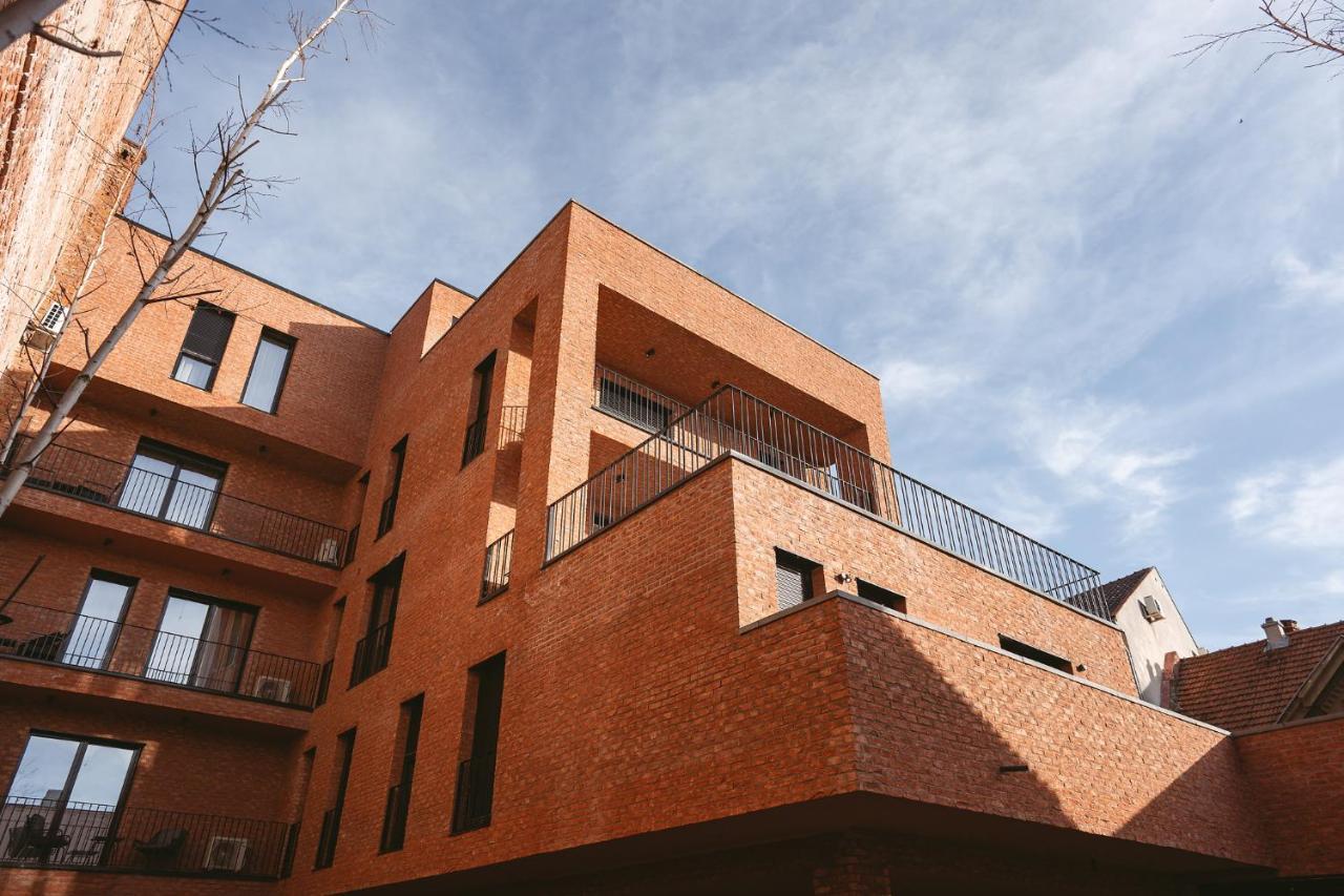 26Bricks Luxury Suites Орадя Экстерьер фото