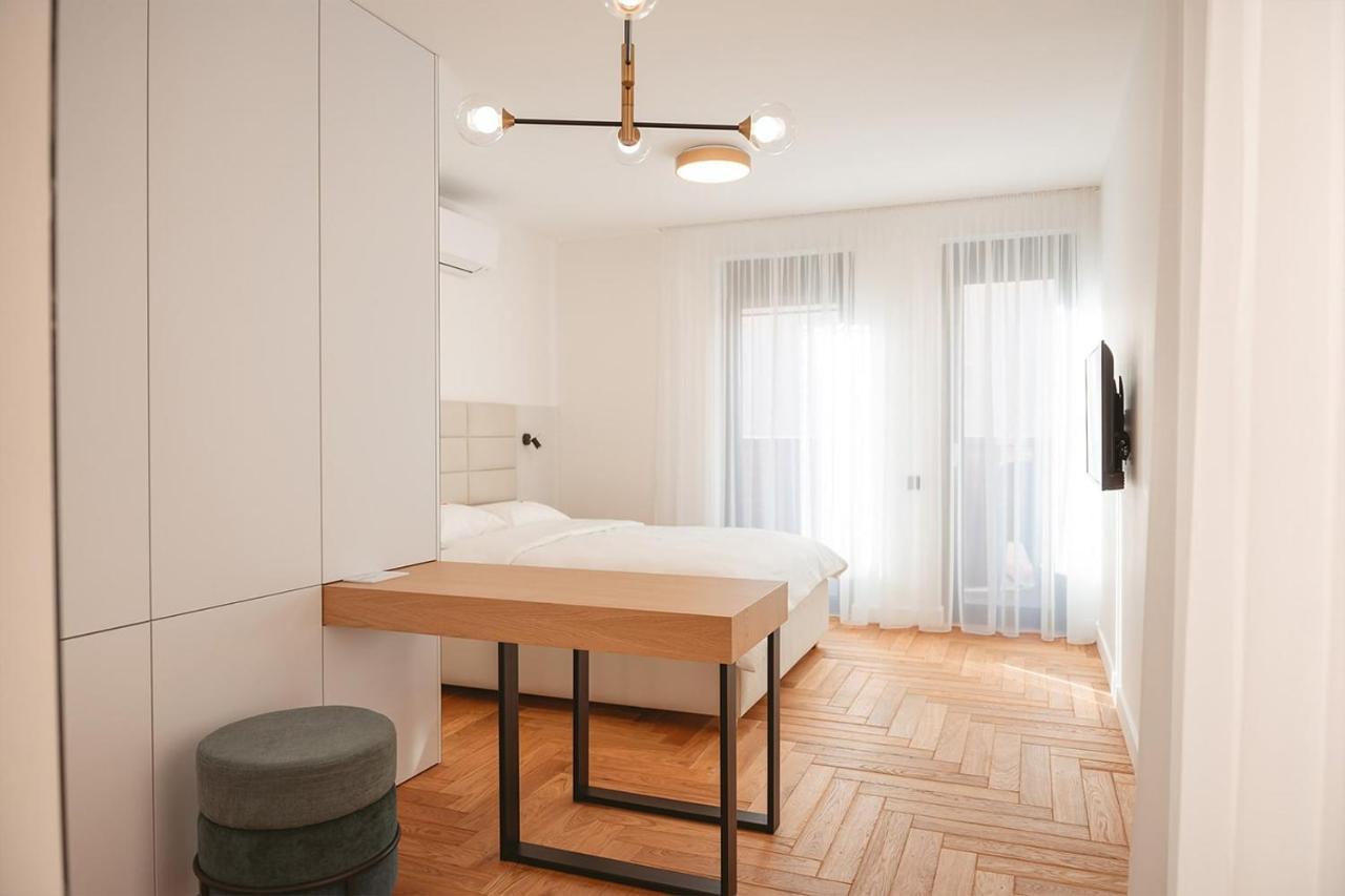 26Bricks Luxury Suites Орадя Экстерьер фото