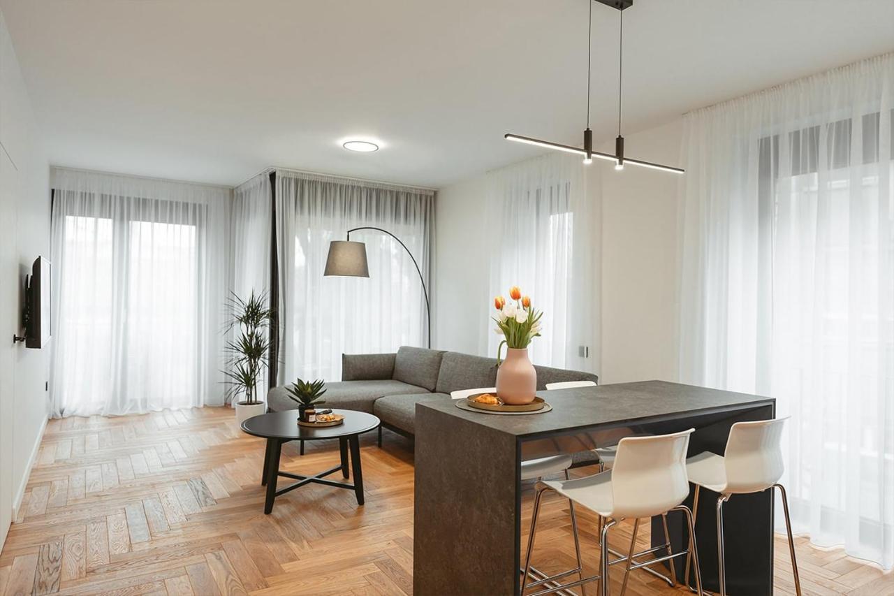 26Bricks Luxury Suites Орадя Экстерьер фото