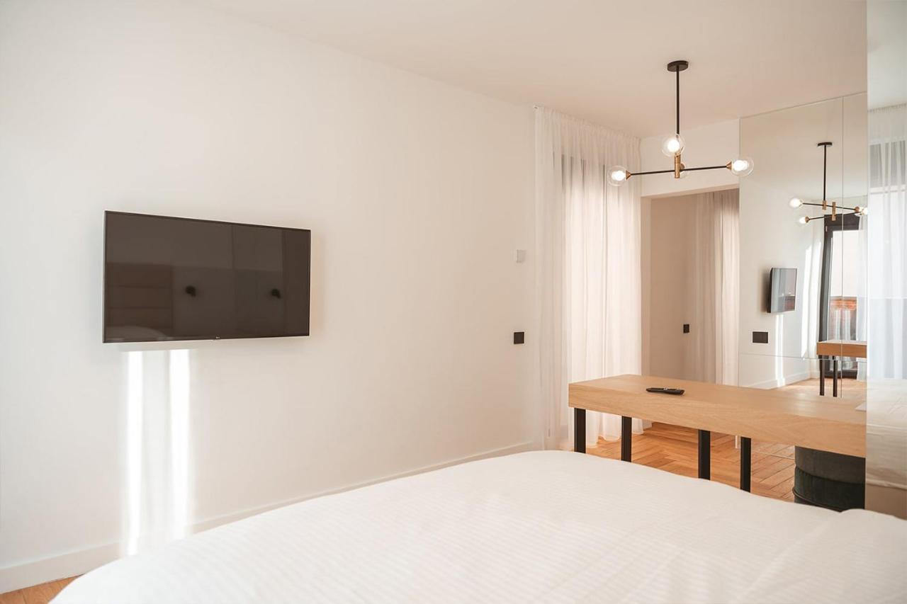 26Bricks Luxury Suites Орадя Экстерьер фото