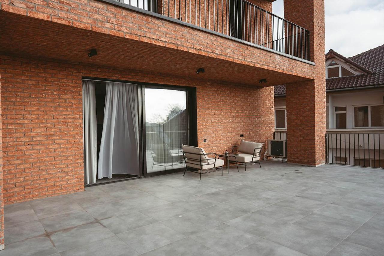 26Bricks Luxury Suites Орадя Экстерьер фото