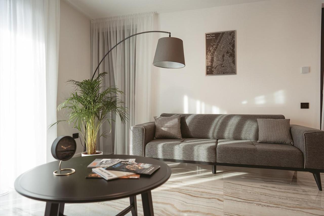 26Bricks Luxury Suites Орадя Экстерьер фото