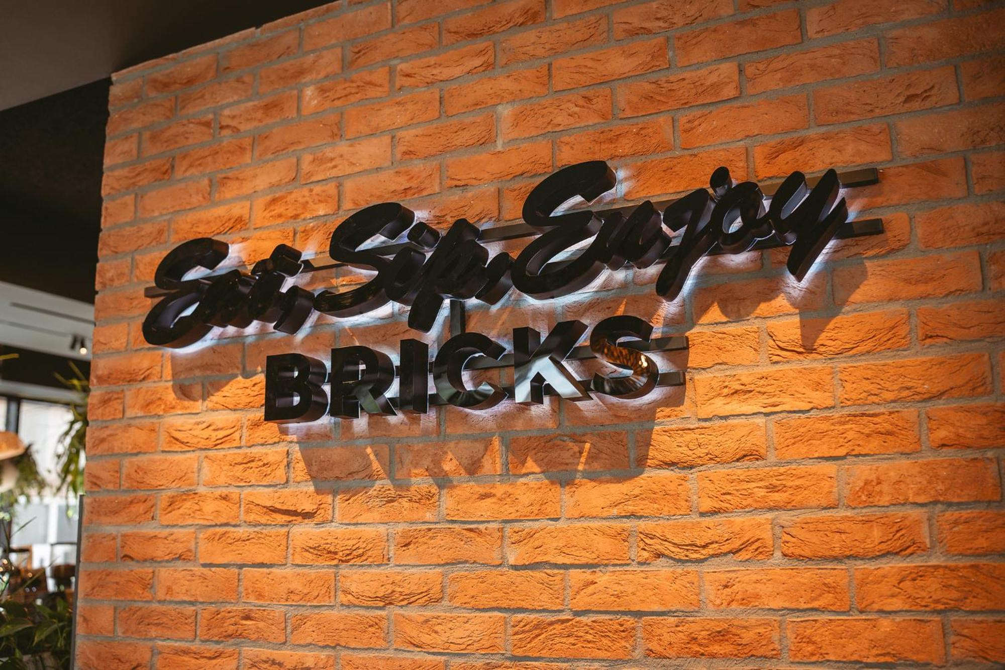 26Bricks Luxury Suites Орадя Экстерьер фото